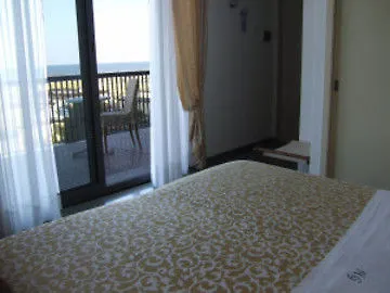 Hotel Ghirlandina Rimini İtalya