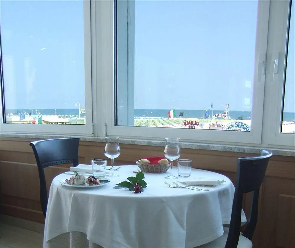 Hotel Ghirlandina Rimini Włochy